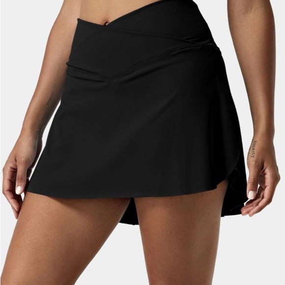 Halara Black Skirt - Picture 1 of 4